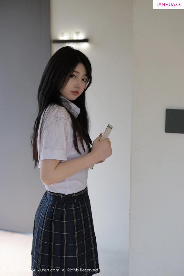   [XiuRen]高清写真图 2024.03.04 No.8173 陈小花 丝袜美腿第12张图片